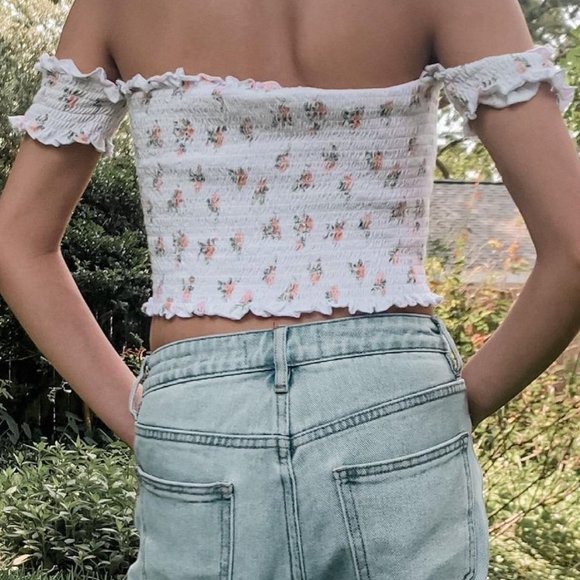 🥑FREE🥑 w/any FP purchase PacSun Off the Shoulder Floral Crop Top in White - Picture 2 of 3